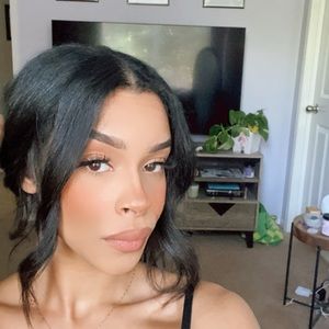 Meet your Posher, Neaomy